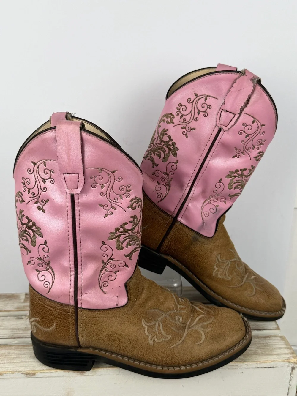 Old West kid's cowboy boots brown leather foot bed pink shaft embroidery size 3